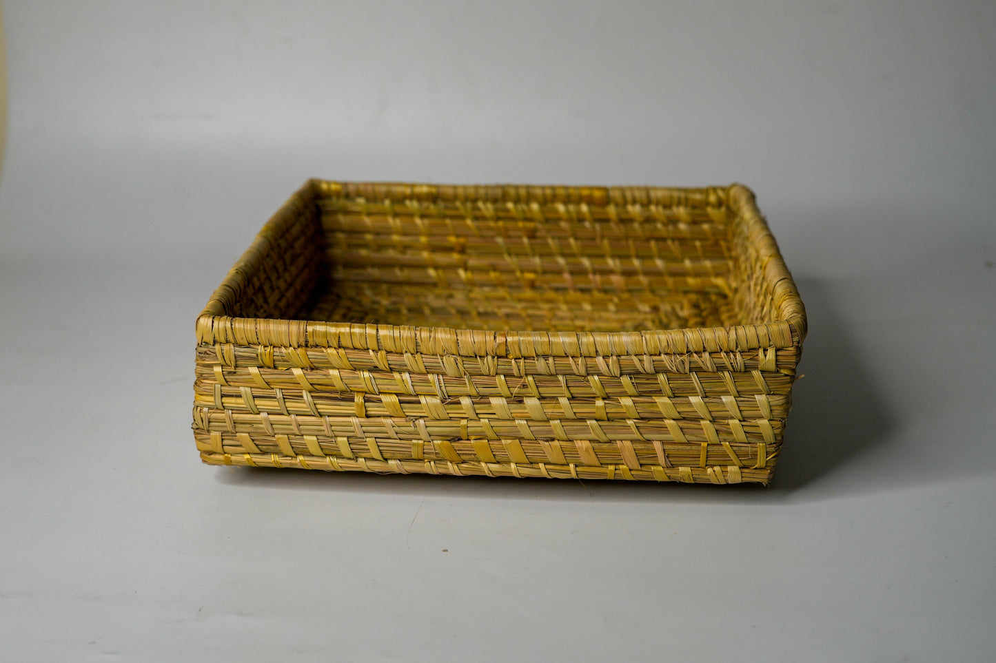 Savera Tray – Handwoven Grass Tray