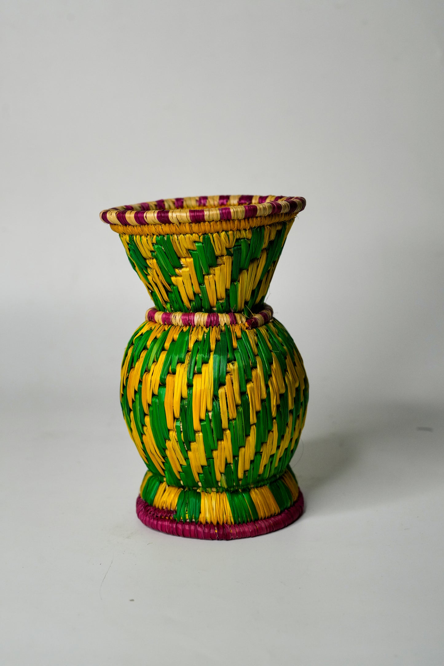 Phoolraj Guldasta – Handwoven Decorative Flower Vase