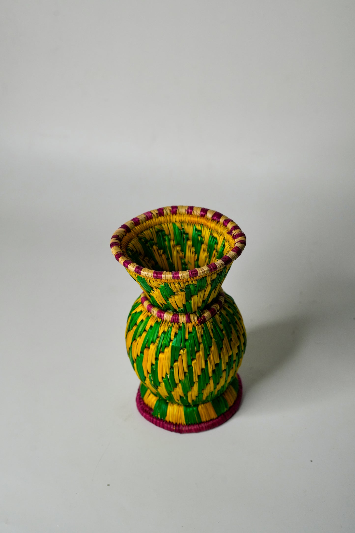 Phoolraj Guldasta – Handwoven Decorative Flower Vase