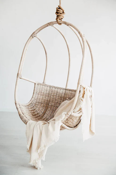 Noor Swing – Minimalist White Bamboo Cocoon