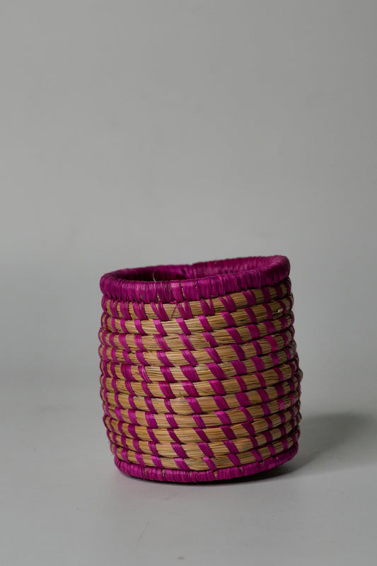 Rasa Spoon Holder – Handwoven Grass Kitchen Organizer