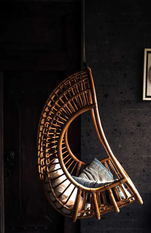 Aksara Swing – Sculpted Bamboo Cradle Chair